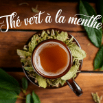Tasse de thé vert menthe marocain avec feuilles fraîches