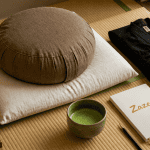 coin zen bouddhiste zazen avec zafu et accessoires