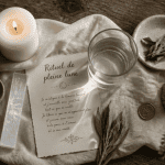 autel rituel pleine lune avec bougie et sélénite
