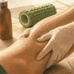 Contracture au mollet : que faire, palpation douce et patch chauffant